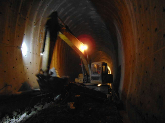 隧道安全專業高效仰拱，二次襯砌爆破拆除施工